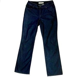 Chico’s Platinum Denim mid-rise bootcut jeans. Chico’s Sz 0.5  = Sz 6, or 29-30”